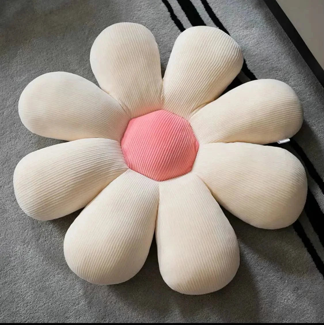 Canvanation Rose-Blanc / 55X55cm Coussin En Forme De Fleurs – Douceur et Élégance pour Votre Intérieur