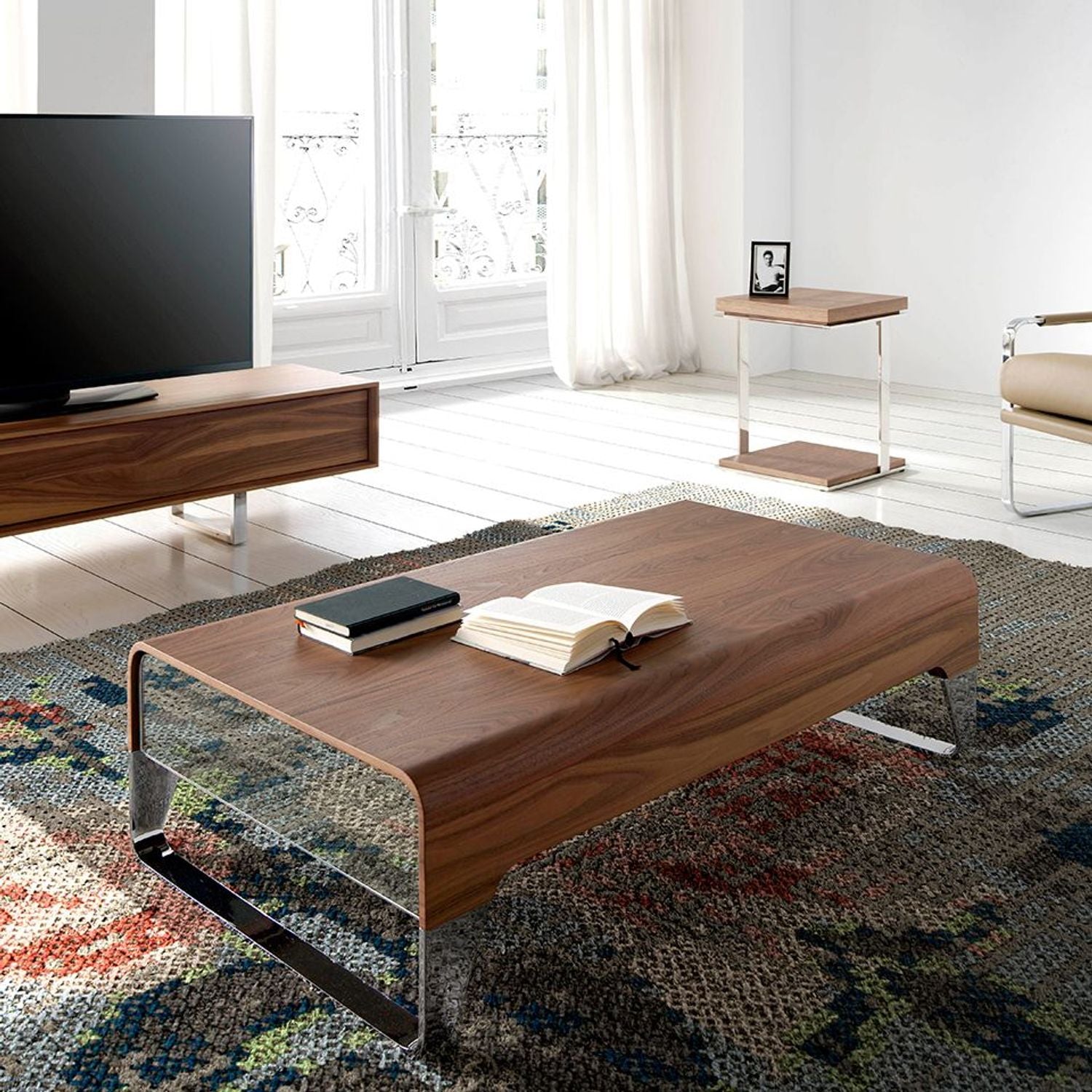 Table Basse Moderne en Bois Noyer avec Tiroirs Miroir et Pieds en Acier Chromé